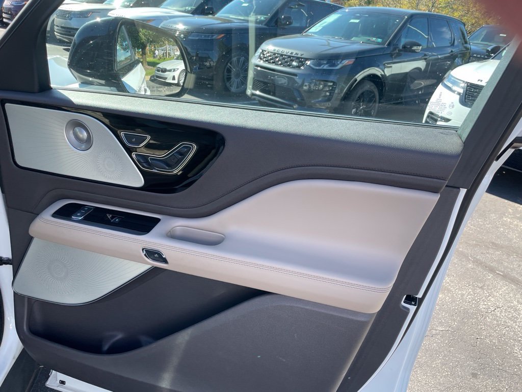 Used 2023 Lincoln Aviator Reserve w/ Equipment Group 201A AWD/4WD image 15