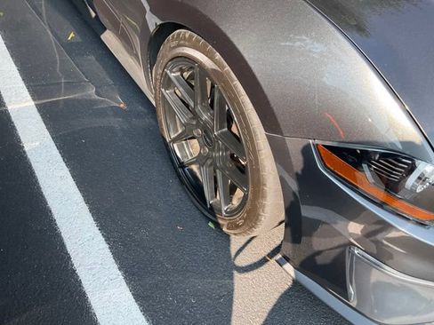 Used 2018 Ford Mustang GT Premium w/ GT Performance Package RWD image 3
