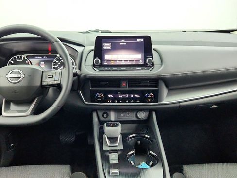 Used 2025 Nissan Rogue SV FWD image 27