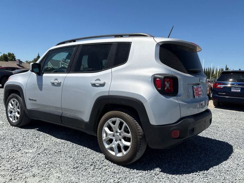 Used 2017 Jeep Renegade Latitude FWD image 7