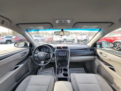 Used 2017 Toyota Camry LE image 9