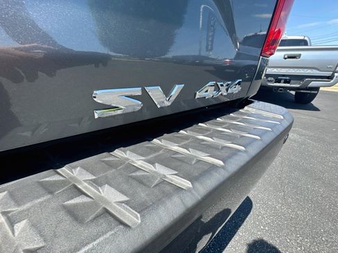 Used 2017 Nissan Titan SV AWD/4WD image 31