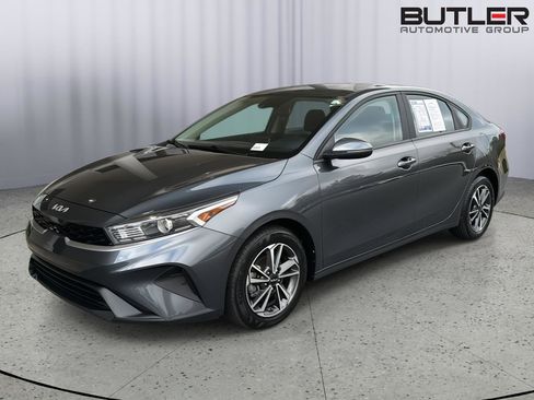 Used 2023 Kia Forte LXS w/ LXS Technology Package image 2