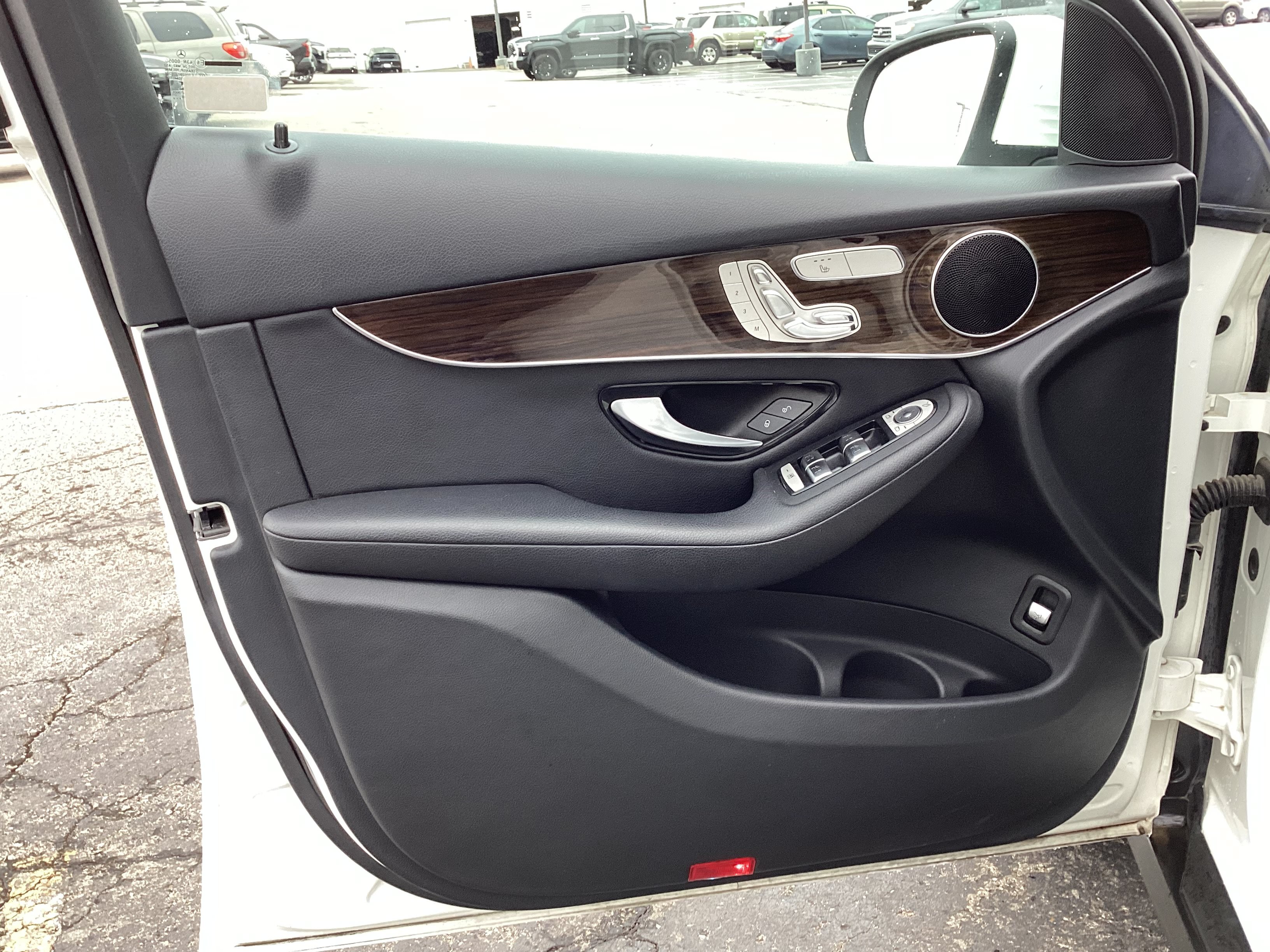 Used 2019 Mercedes-Benz GLC 300 4MATIC image 21