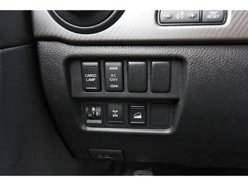 Used 2024 Nissan Titan PRO-4X image 21