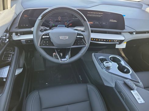 New 2026 Cadillac Optiq Luxury 1 image 19