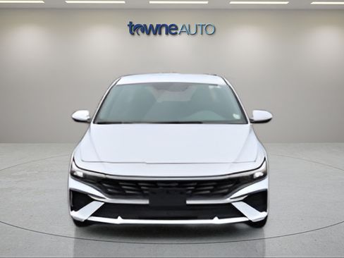 Used 2024 Hyundai Elantra SEL FWD image 8