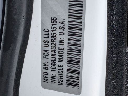 Certified 2024 Jeep Grand Cherokee L Laredo image 33