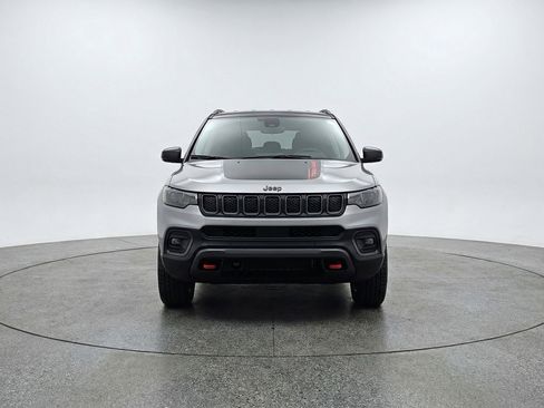 Used 2025 Jeep Compass Trailhawk image 2