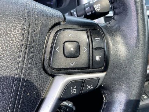 Used 2019 Toyota Highlander XLE AWD/4WD image 15