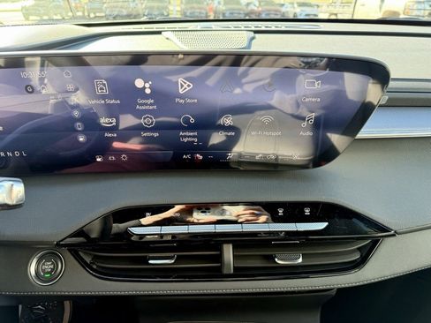 Used 2025 Buick Enclave Sport Touring image 13