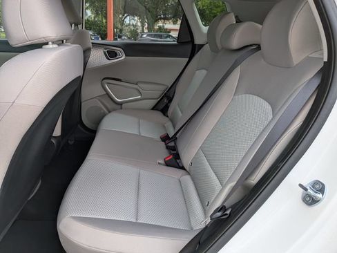 Certified 2025 Kia Soul LX w/ LX Technology Package FWD image 15