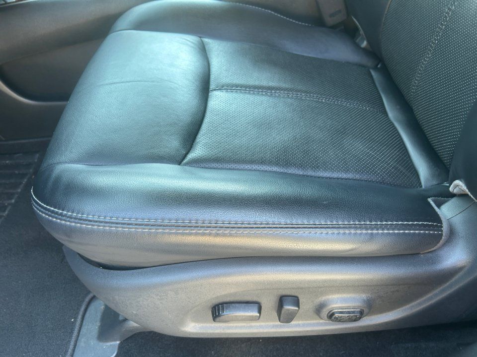 Used 2019 Nissan Pathfinder Platinum AWD/4WD image 30