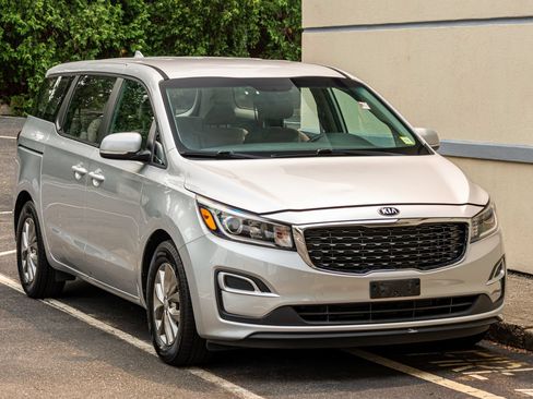 Used 2019 Kia Sedona L FWD image 16