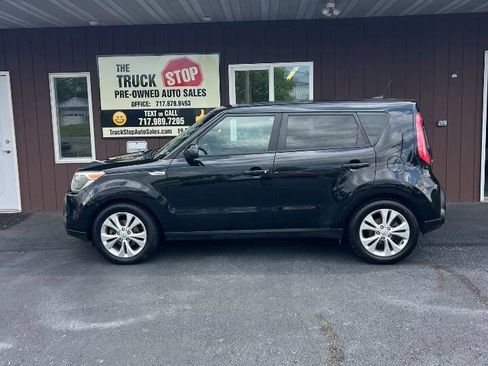 Used 2015 Kia Soul + FWD image 3