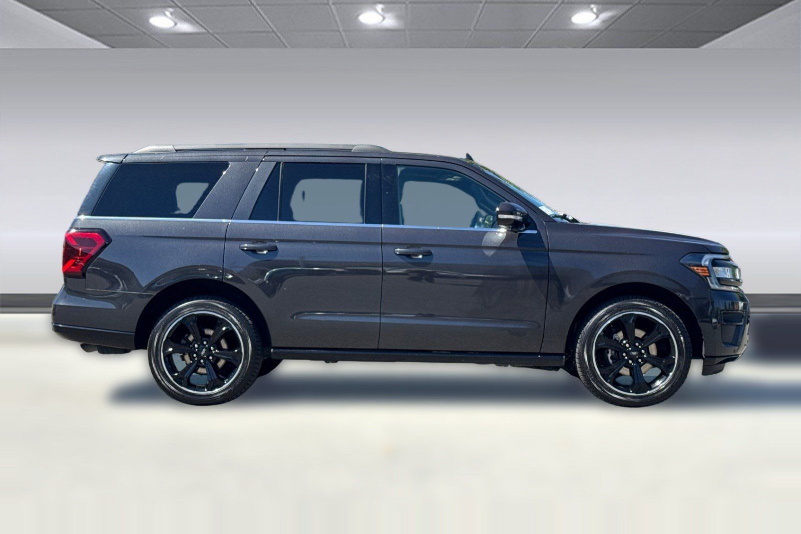 Used 2023 Ford Expedition Limited AWD/4WD image 8