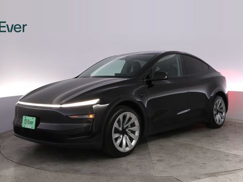 Used 2026 Tesla Model Y 2WD image 2