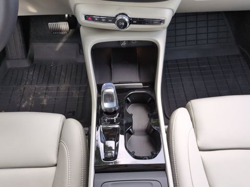 New 2025 Volvo XC40 B5 Plus w/ Protection Package Premier image 17