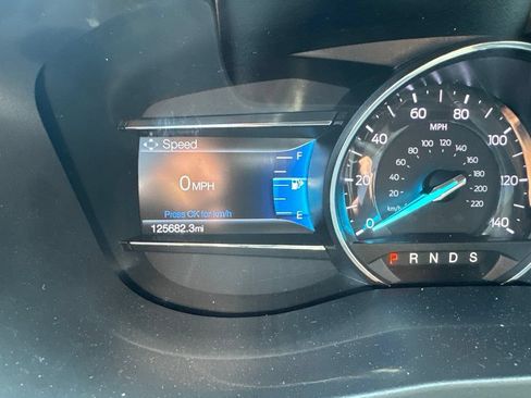 Used 2018 Ford Explorer XLT w/ Equipment Group 202A AWD/4WD image 8