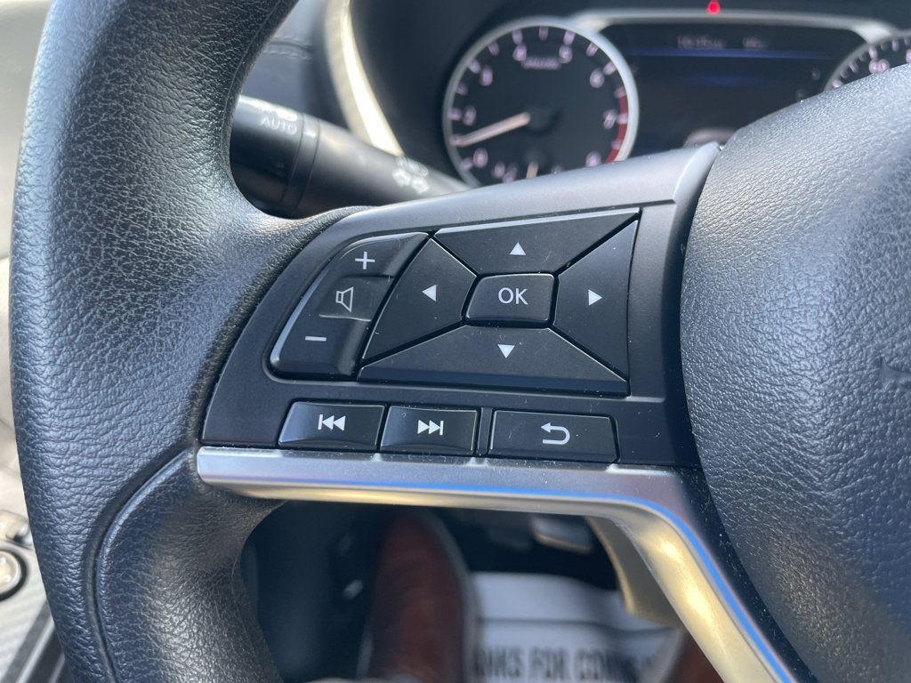 Used 2025 Nissan Sentra SV FWD image 14