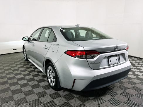 Used 2025 Toyota Corolla LE image 5