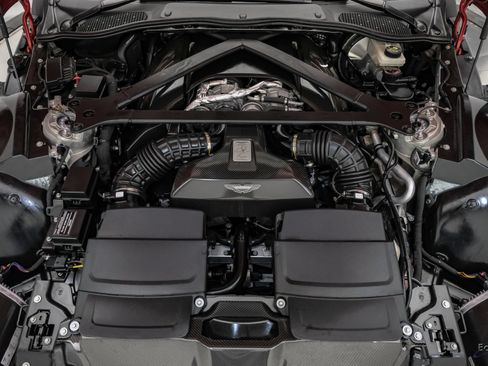 Used 2019 Aston Martin V8 Vantage Coupe RWD image 3