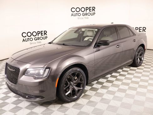 Used 2023 Chrysler 300 Touring w/ Sport Appearance Package RWD image 9