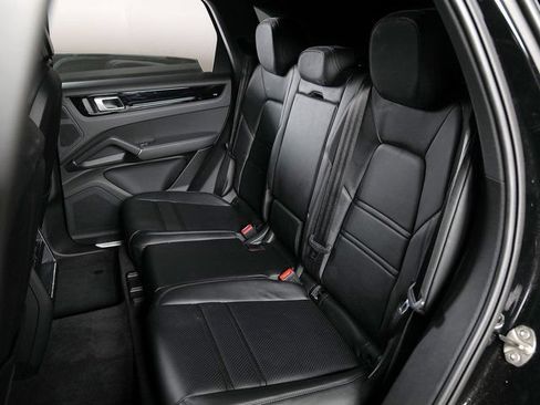 Certified 2023 Porsche Cayenne AWD/4WD image 13
