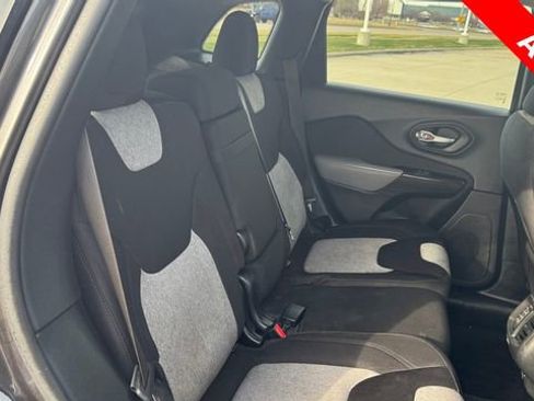 Used 2014 Jeep Cherokee Latitude w/ Comfort/Convenience Group image 12