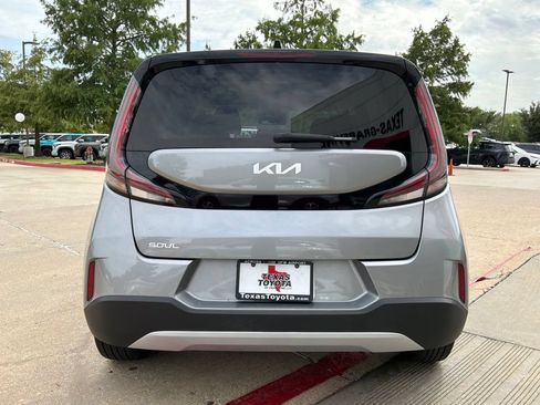Used 2025 Kia Soul LX w/ LX Technology Package FWD image 7