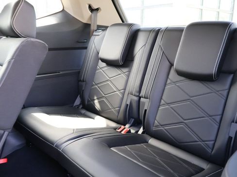 Used 2024 Volkswagen Atlas SE image 40