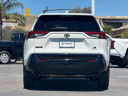Used 2025 Toyota RAV4 SE w/ Weather & Moonroof Package AWD/4WD image 4