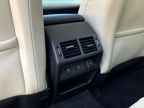 Used 2024 Land Rover Discovery Sport S image 35