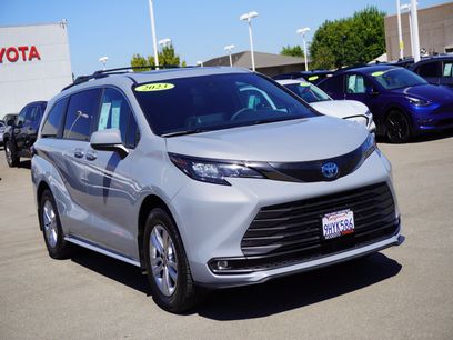 Used 2023 Toyota Sienna XLE Woodland Edition