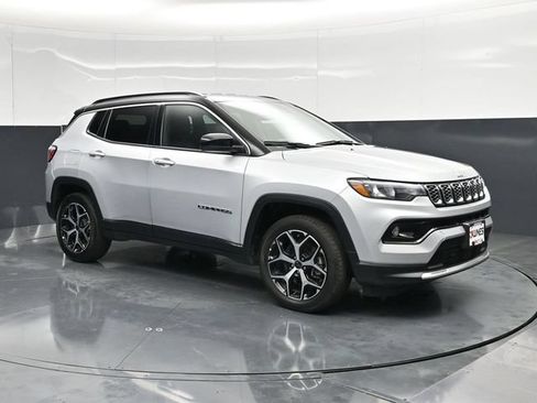 Used 2025 Jeep Compass Limited AWD/4WD image 3