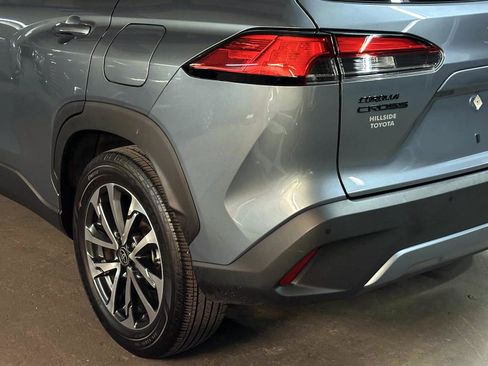 Used 2024 Toyota Corolla Cross XLE w/ Convenience Package image 7