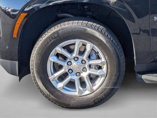 Used 2025 Chevrolet Suburban LT w/ Comfort Package RWD image 19