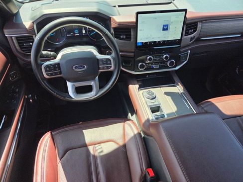 Used 2024 Ford Expedition Limited image 13