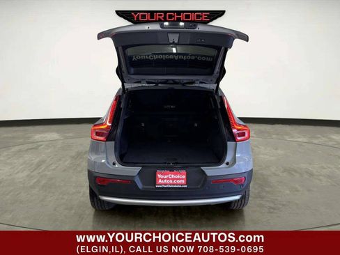 Used 2024 Volvo XC40 B5 Core AWD/4WD image 5