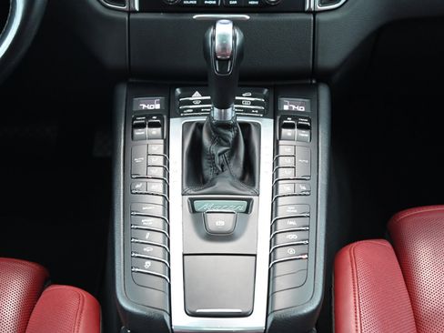 Used 2018 Porsche Macan GTS image 33