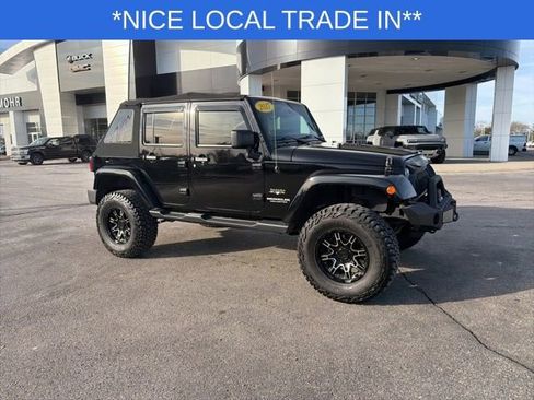 Used 2017 Jeep Wrangler Unlimited Sahara w/ Connectivity Group image 14