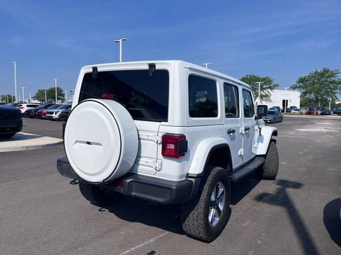 Used 2019 Jeep Wrangler Unlimited Sahara AWD/4WD image 3