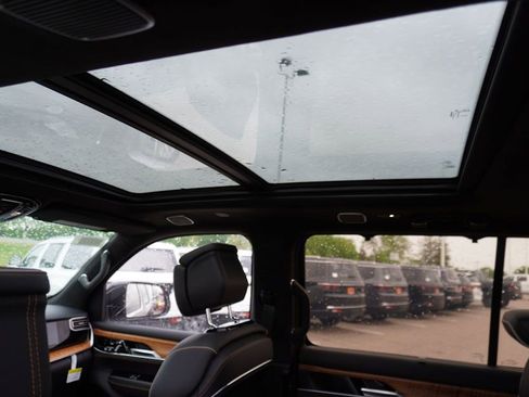 New 2024 Jeep Grand Wagoneer Series III image 16