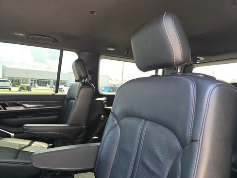 Used 2022 Jeep Wagoneer Series III w/ Flexible Seating Group RWD image 24