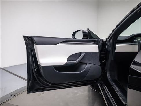 Used 2022 Tesla Model S Plaid image 23