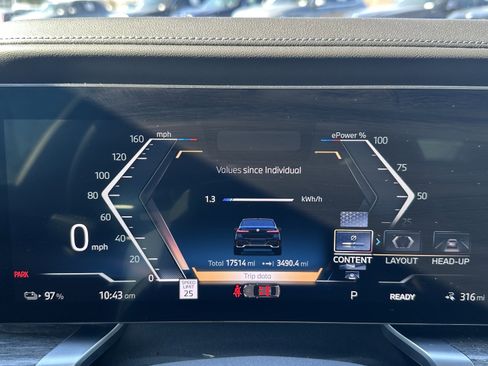 Used 2024 BMW i7 xDrive60 image 23