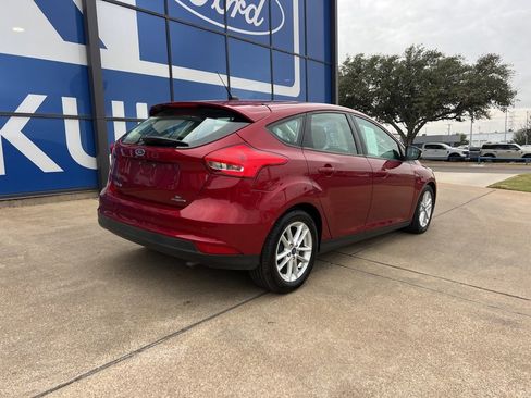 Used 2016 Ford Focus SE w/ SE Power Seat Package image 6