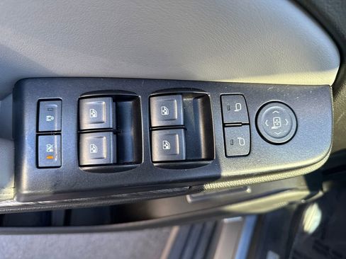 Used 2019 Chevrolet Suburban LT image 28