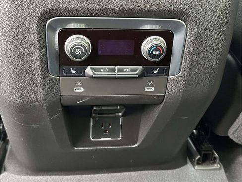 Used 2022 Chevrolet Tahoe LT w/ Luxury Package image 16