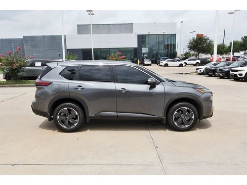 Used 2025 Nissan Rogue SV FWD image 7